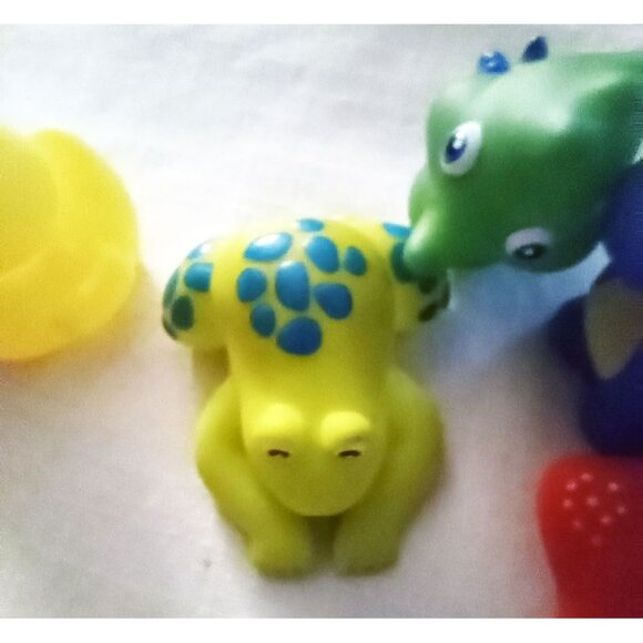 Assorted Kids Bath Time Toys Animal Vehicle Shapes 25 Pcs Soft Rubber Bath Play - Picture 4 of 9